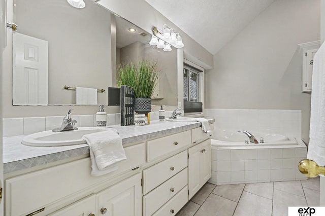 10121 S 172 Circle, Omaha, NE 68136
