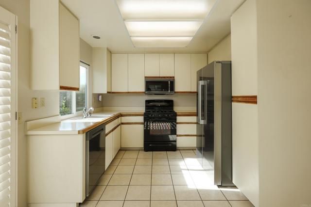 6871 Seaspray Ln, Carlsbad, CA 92011