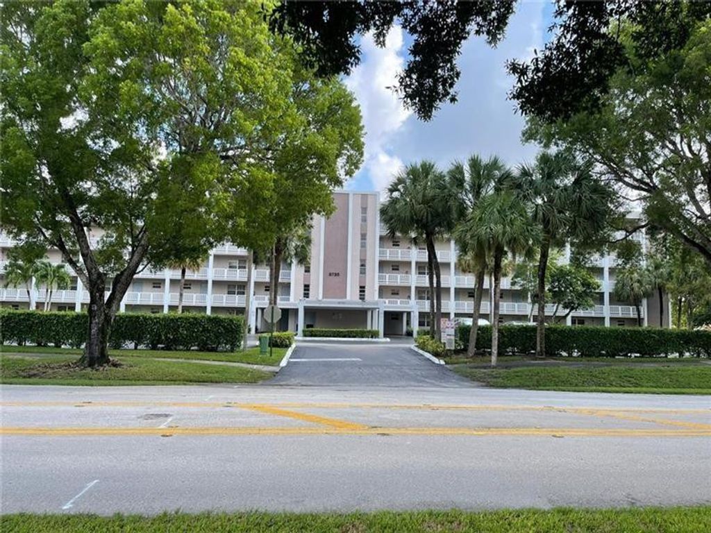 8735 Ramblewood Drive 409, Coral Springs, FL 33071