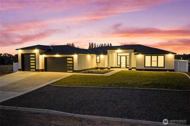 7838 NE Blue Jay Dr, Moses Lake, WA 98837