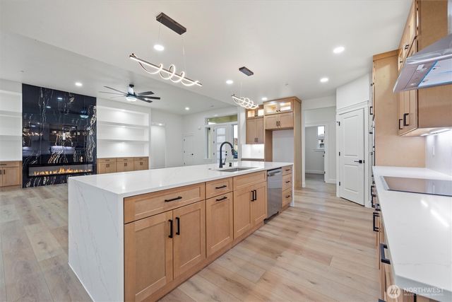 7838 NE Blue Jay Dr, Moses Lake, WA 98837