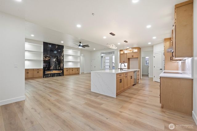 7838 NE Blue Jay Dr, Moses Lake, WA 98837