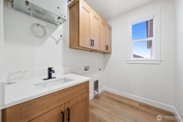 7838 NE Blue Jay Dr, Moses Lake, WA 98837