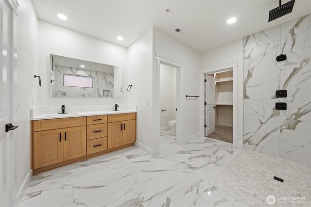 7838 NE Blue Jay Dr, Moses Lake, WA 98837