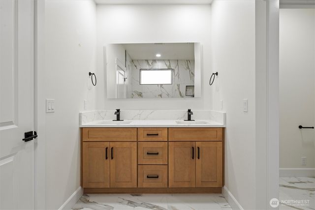 7838 NE Blue Jay Dr, Moses Lake, WA 98837