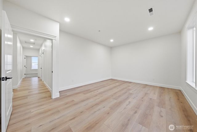 7838 NE Blue Jay Dr, Moses Lake, WA 98837