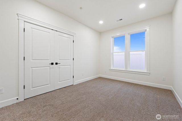 7838 NE Blue Jay Dr, Moses Lake, WA 98837