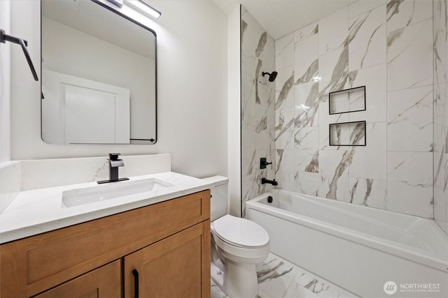 7838 NE Blue Jay Dr, Moses Lake, WA 98837