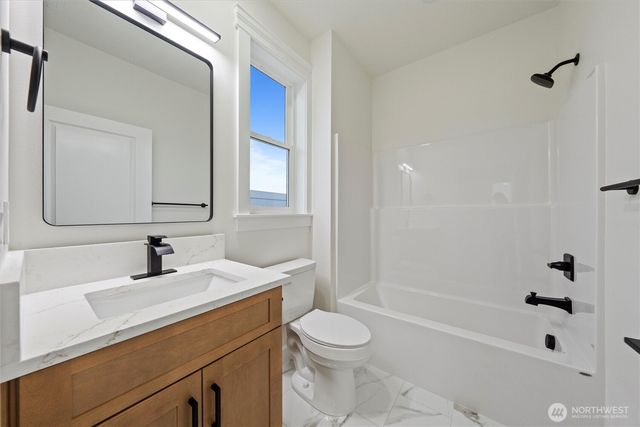 7838 NE Blue Jay Dr, Moses Lake, WA 98837