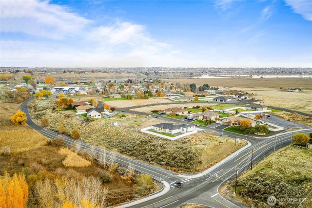 7838 NE Blue Jay Dr, Moses Lake, WA 98837