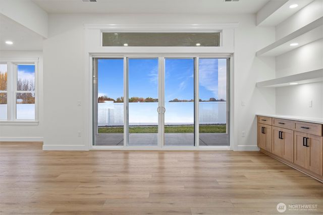 7838 NE Blue Jay Dr, Moses Lake, WA 98837