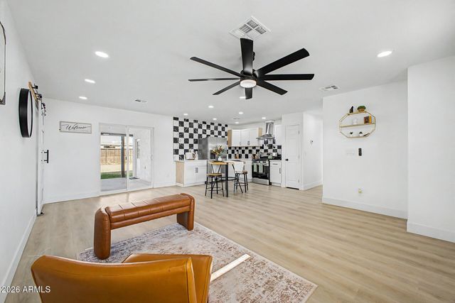 4137 N 75TH Avenue, Phoenix, AZ 85033