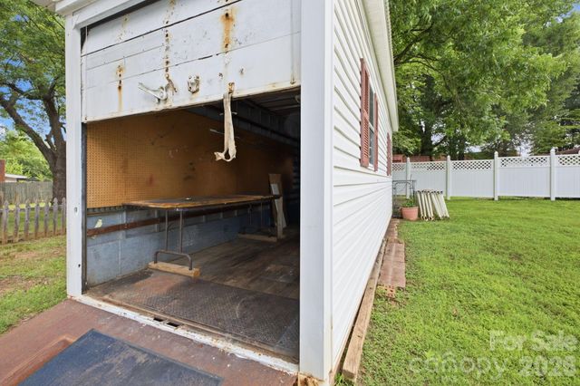 112 W 23rd Street, Newton, NC 28658