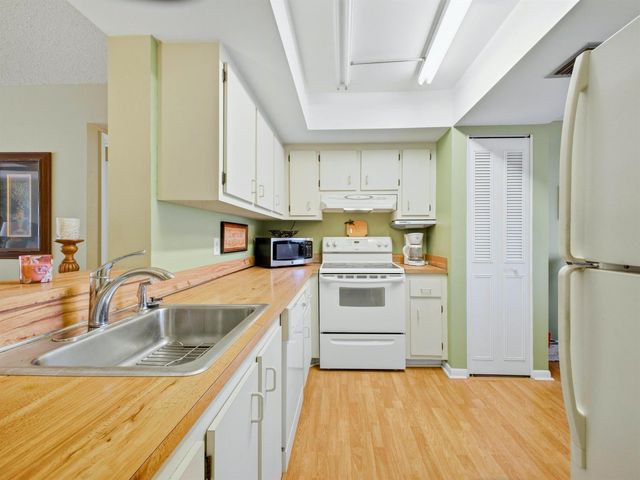 6625 S Oriole Boulevard 2040, Delray Beach, FL 33446