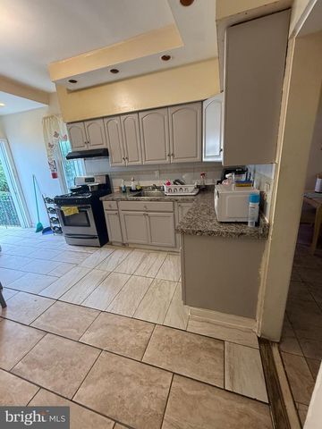 1056 EVERETT ST, Camden, NJ 08104