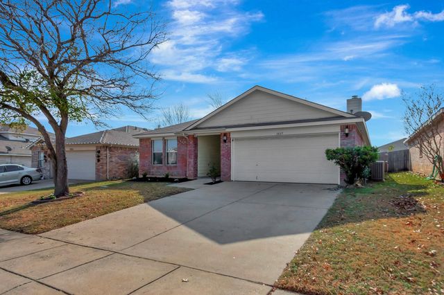 1037 Triple Crown Drive, Fort Worth, TX 76179