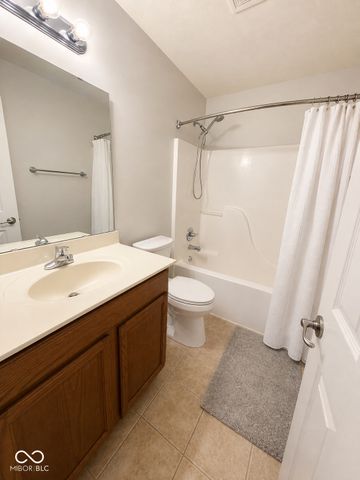 10905 Lemongrass Drive, Zionsville, IN 46077