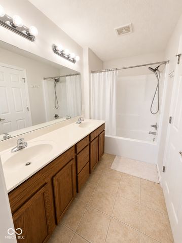 10905 Lemongrass Drive, Zionsville, IN 46077