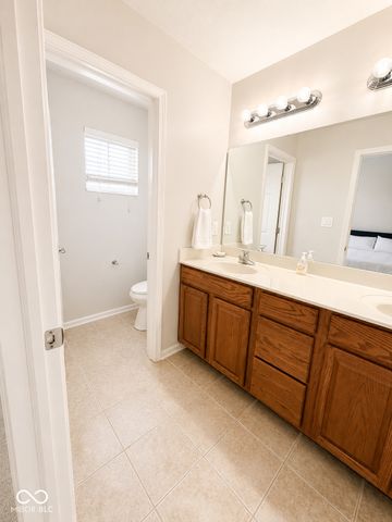 10905 Lemongrass Drive, Zionsville, IN 46077