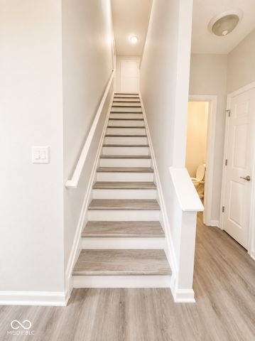 10905 Lemongrass Drive, Zionsville, IN 46077