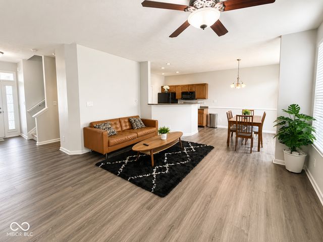 10905 Lemongrass Drive, Zionsville, IN 46077