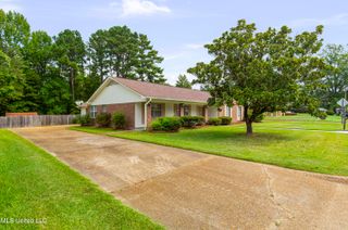 1422 Huntcliff Way, Clinton, MS 39056