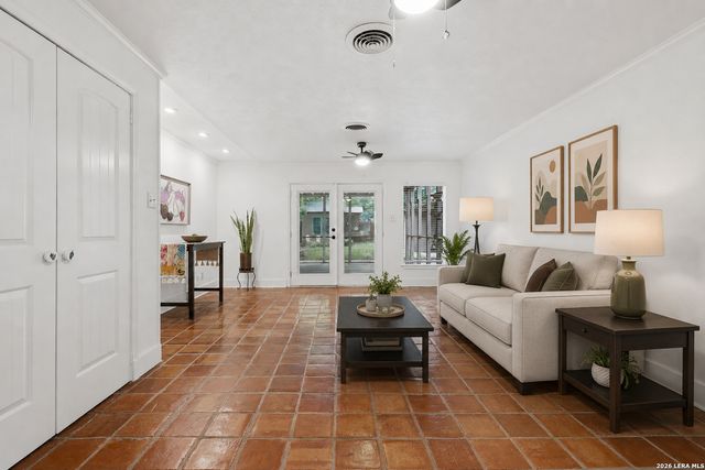 1833 W GRAMERCY PL, San Antonio, TX 78201