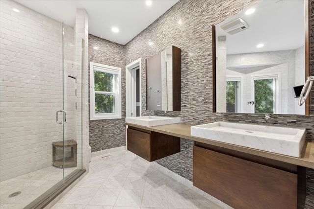 125 Circle Ridge Drive, Burr Ridge, IL 60527