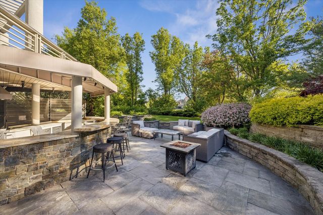 125 Circle Ridge Drive, Burr Ridge, IL 60527