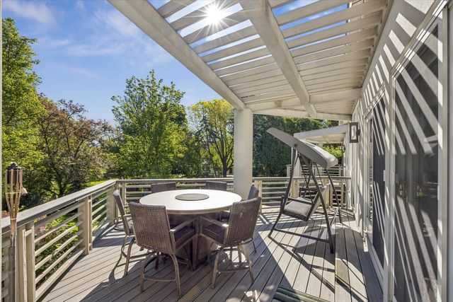 125 Circle Ridge Drive, Burr Ridge, IL 60527