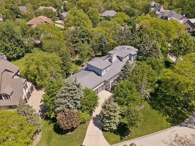 125 Circle Ridge Drive, Burr Ridge, IL 60527