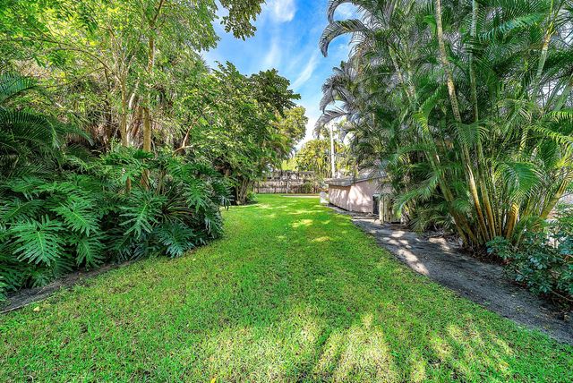 1202 N Swinton Avenue, Delray Beach, FL 33444