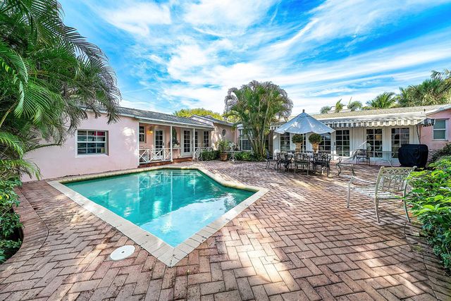 1202 N Swinton Avenue, Delray Beach, FL 33444