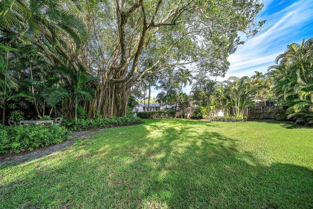 1202 N Swinton Avenue, Delray Beach, FL 33444