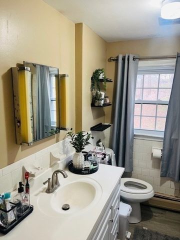 640 Oakhill Ave, Attleboro, MA 02703