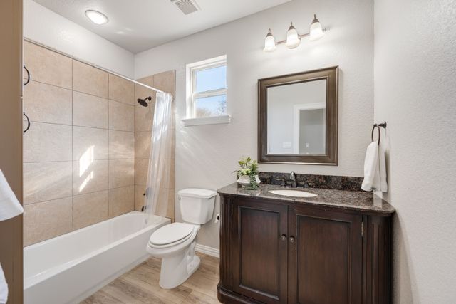 223 Wood Street 501, Grapevine, TX 76051