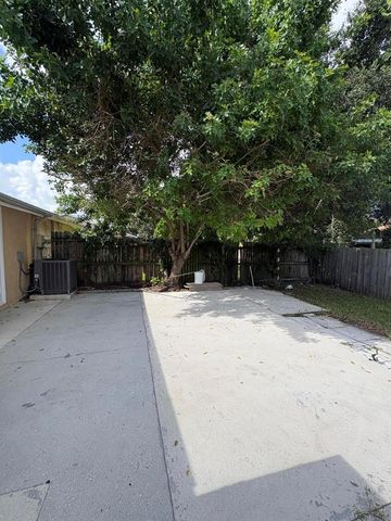 3801 Van Cott Circle, West Palm Beach, FL 33403