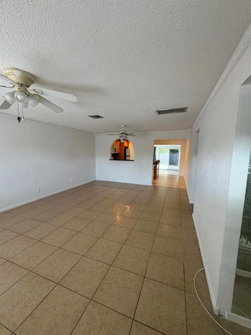 3801 Van Cott Circle, West Palm Beach, FL 33403