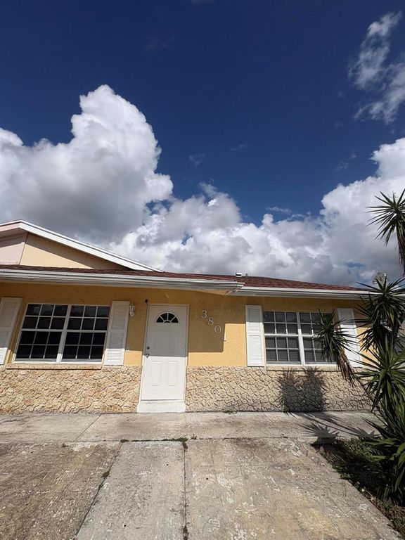 3801 Van Cott Circle, West Palm Beach, FL 33403