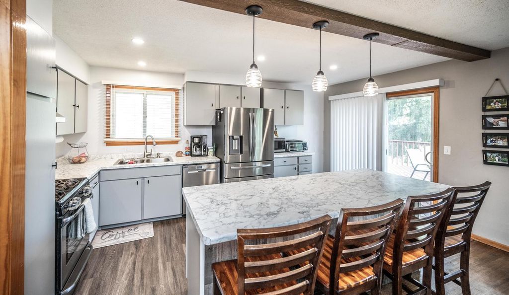 1083 Whitney Drive, Apple Valley, MN 55124