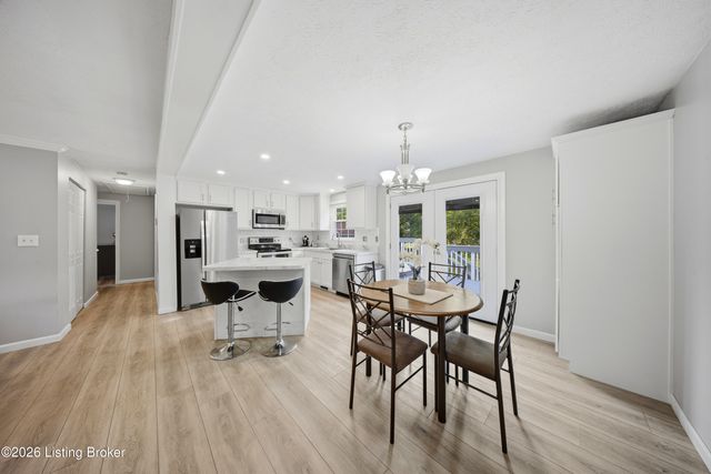 8811 Running Fox Cir, Louisville, KY 40291