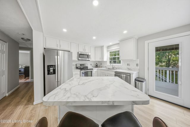 8811 Running Fox Cir, Louisville, KY 40291