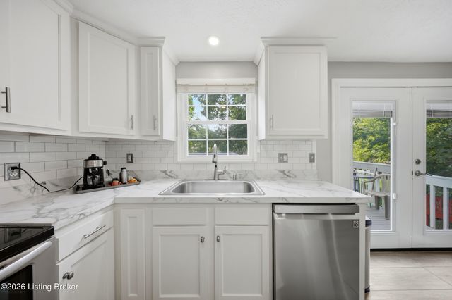 8811 Running Fox Cir, Louisville, KY 40291