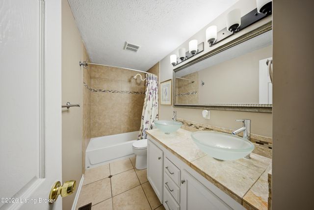 8811 Running Fox Cir, Louisville, KY 40291