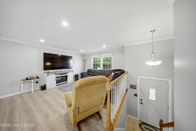 8811 Running Fox Cir, Louisville, KY 40291
