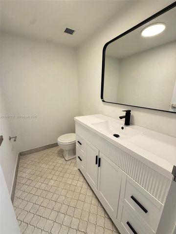 13499 Biscayne Boulevard 811, North Miami, FL 33181