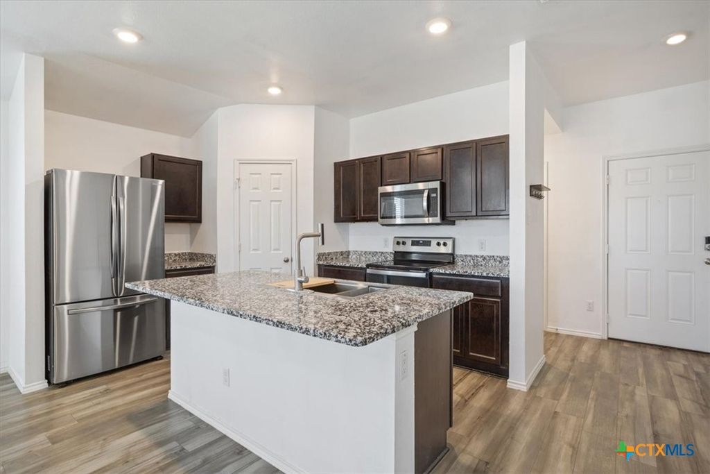 Image 11 of property listing at 300 Jacquard Court, Troy, TX 76579