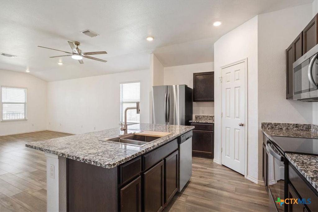 Image 12 of property listing at 300 Jacquard Court, Troy, TX 76579