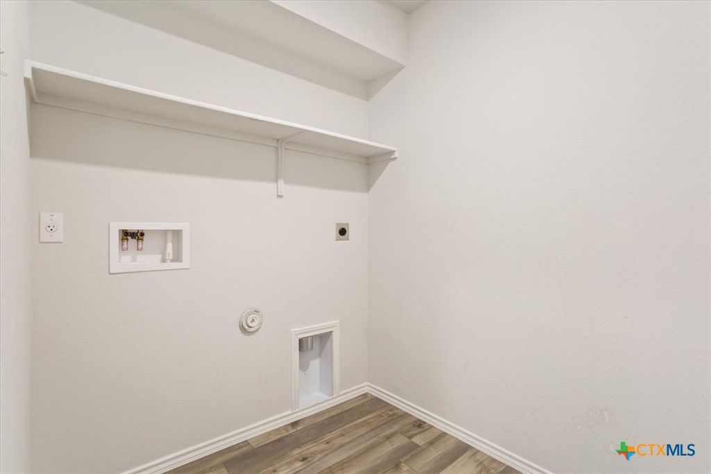 Image 22 of property listing at 300 Jacquard Court, Troy, TX 76579