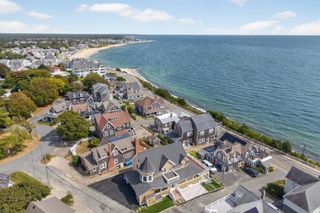 9-2 Fairmount Ave, Falmouth, MA 02540